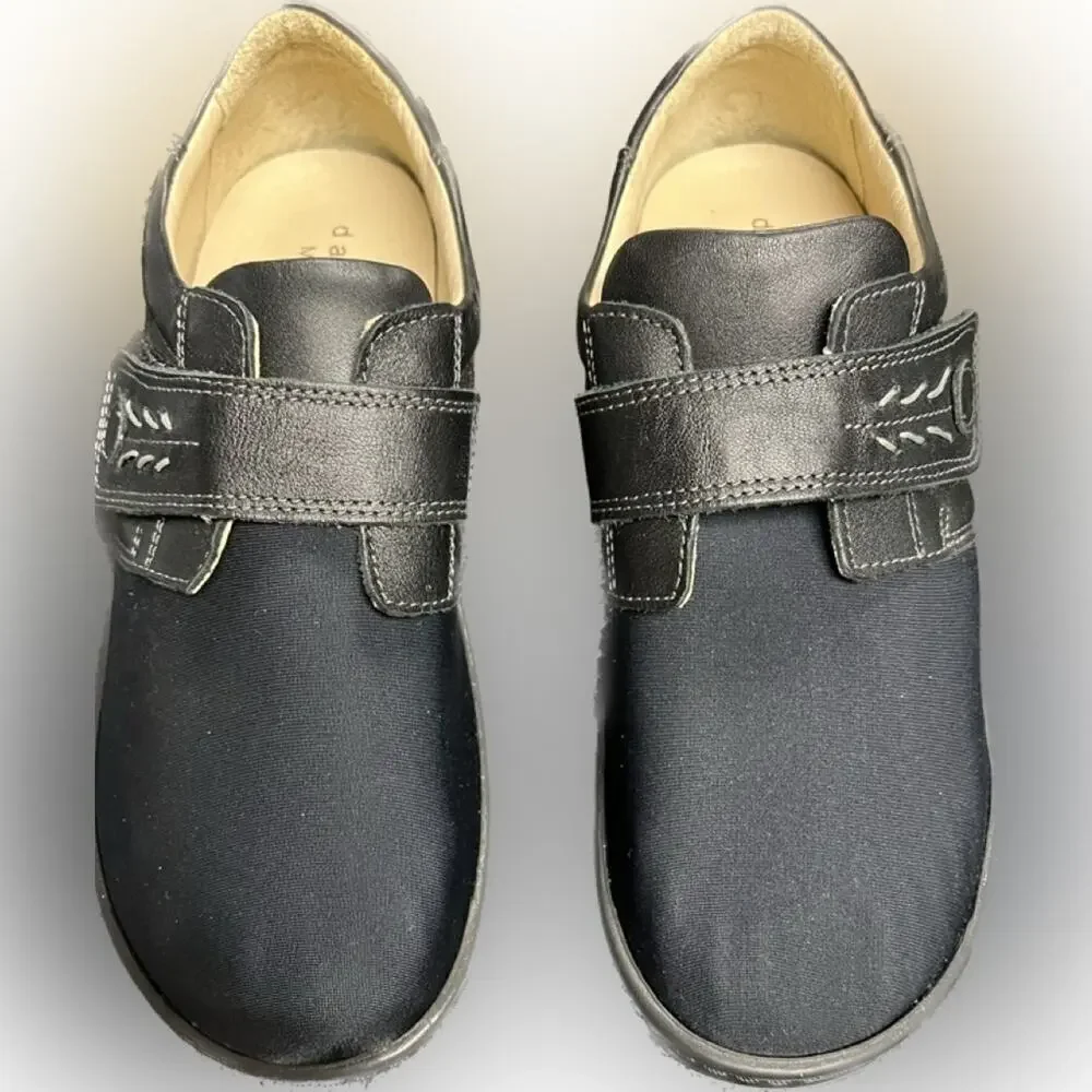 DAVID TATE GIRLS LEATHER “VELCRO” SHOE MADE IN ITALY SIZE 6 NWOT